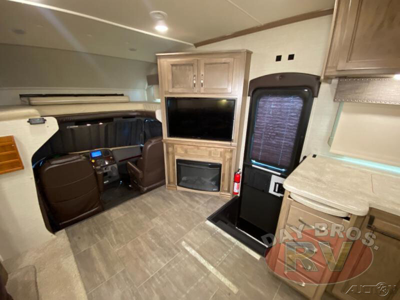 18 Jayco Seneca 37HJ Super C RV Diesel Motorhome Camper Luxury Coach