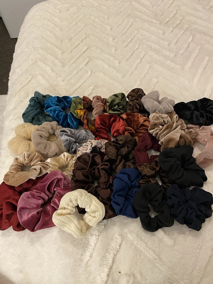 30 New Colorful Hair Scrunchies - Image 3 of 4