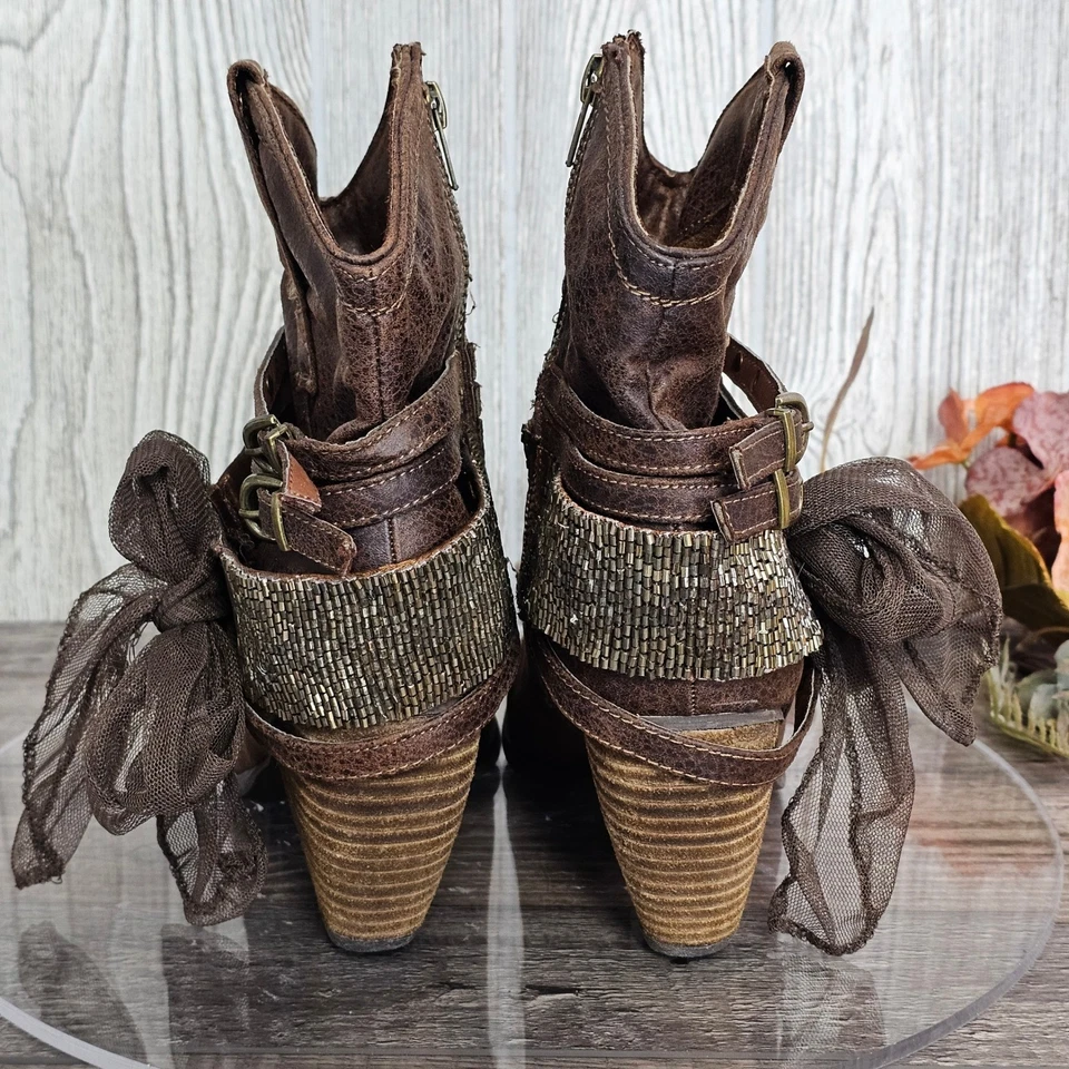 Botas al tobillo Western Boho para mujer 9,5 marrón flecos correa arco bling NUEVAS Foto 4 de 4