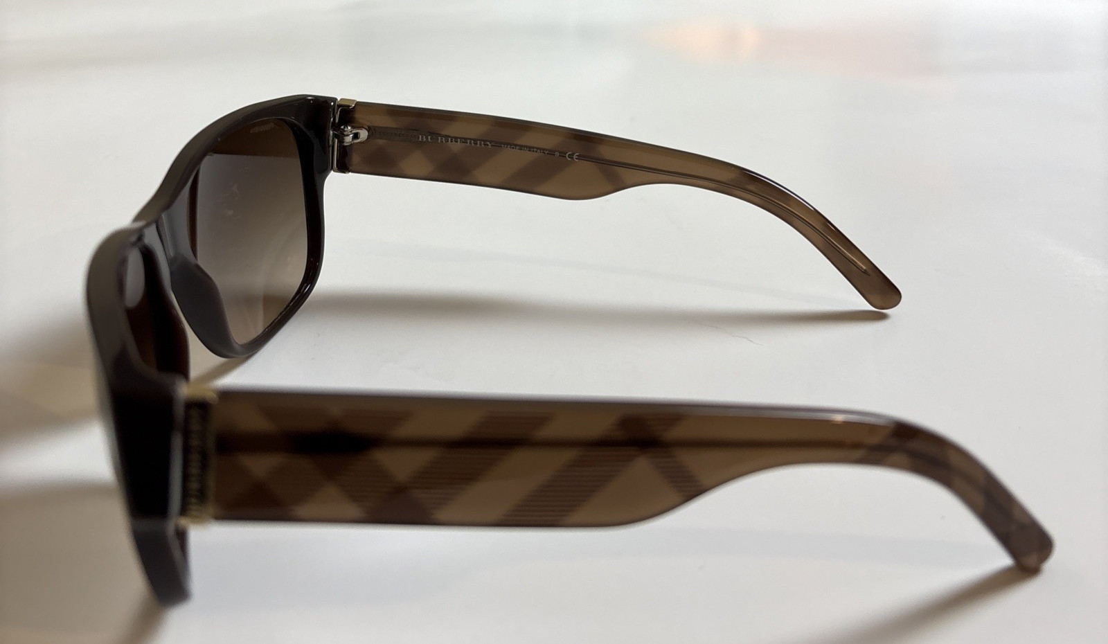 Authentic Burberry Designer Sunglass Frames w/Len… - image 2