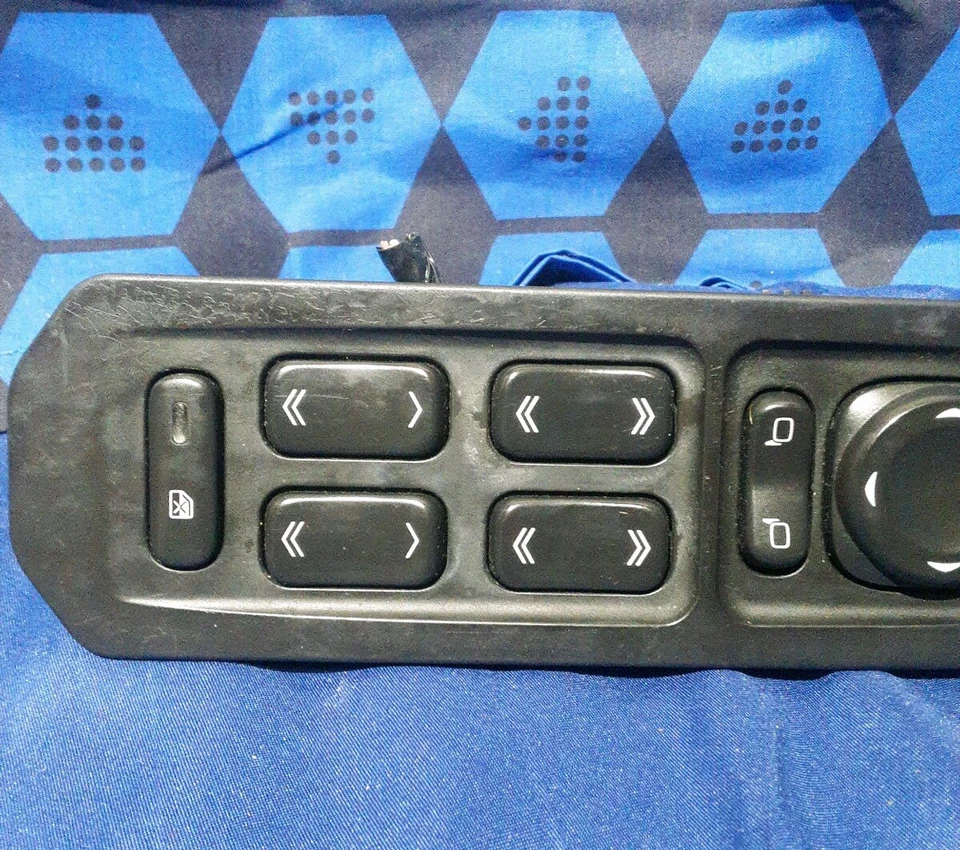 Interruptor maestro de ventana eléctrica Cadillac CTS LH 2007 usado GM OEM P/N 25749090 04-07 Foto 2 de 4