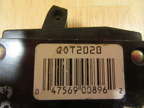 Square D QOT2020 Tandem WITH HOOK 2 Single Pole Circuits 20 Amps Great Conditio - Picture 2 of 3