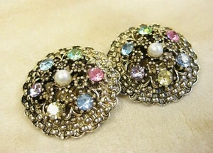 Vintage 60s Sarah Coventry Floral Gold Tone Leaf White Pearl Clip On Earrings