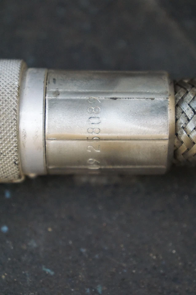 Manguera de tubería de entrega de radiador enfriador de aceite 258089 OEM Ferrari California 2008-14 Foto 4 de 4