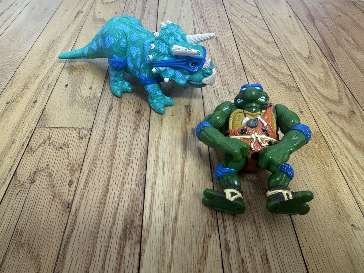 Cave Turtle Leo and his Dingy Dino (Figurine 1992) - Tortuepédia