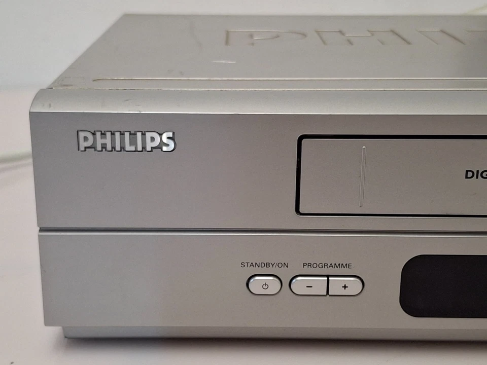 Philips VR150/02 VHS VCR Videoregistratore NON FUNZIONANTE RICAMBI O RIPARARE - Immagine 3 di 4