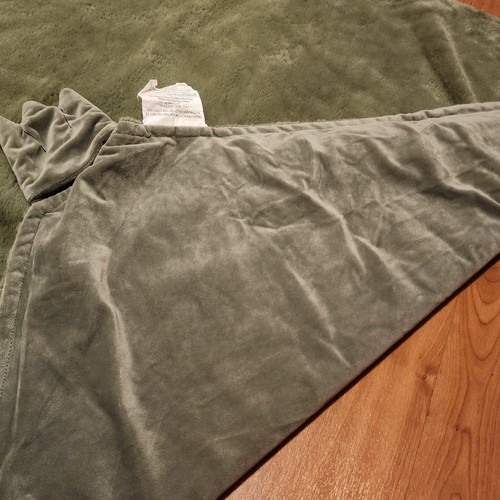 Manta polar súper suave con capucha Triceratops verde dinosaurio Pillowfort 40" x 50" - Imagen 7 de 7