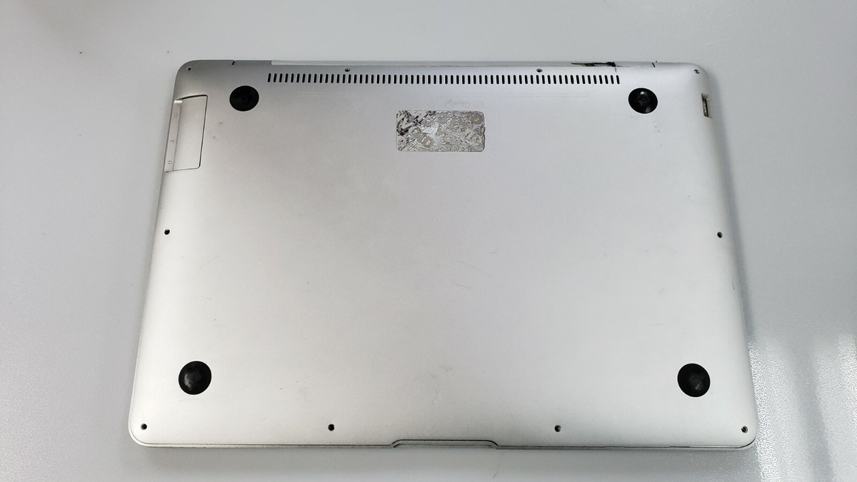 MacBook Air 13-inch Core 2 Duo 1.6 GHz A1237 EMC:2142 Selling for