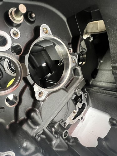 2014-2017 YAMAHA FZ09 FJ09 CRANKCASE CASES Part Number 1RC-15100-09-00 - Picture 8 of 19