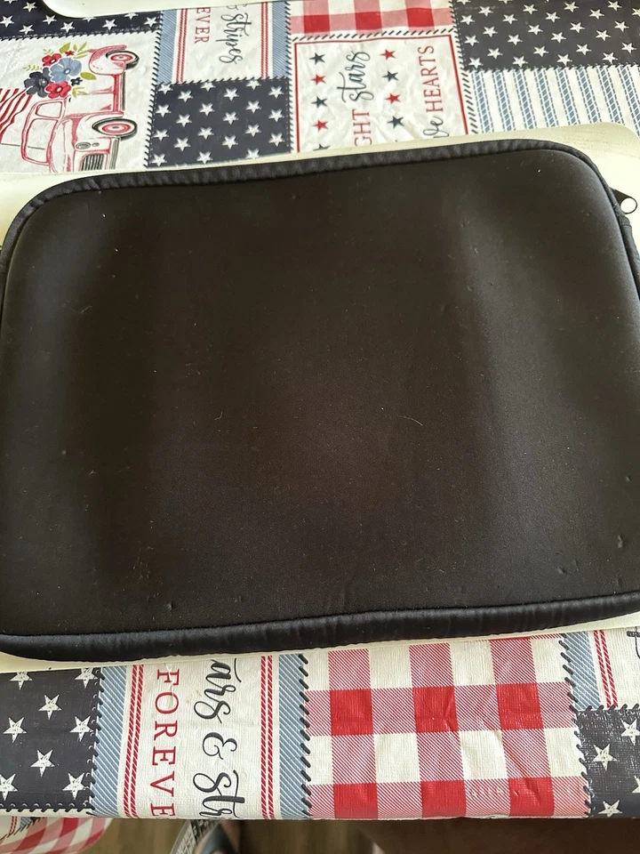 Funda para portátil Dallas Cowboys, estrella negra/azul, talla 13X10X1”. Usado en excelente estado! Foto 2 de 4