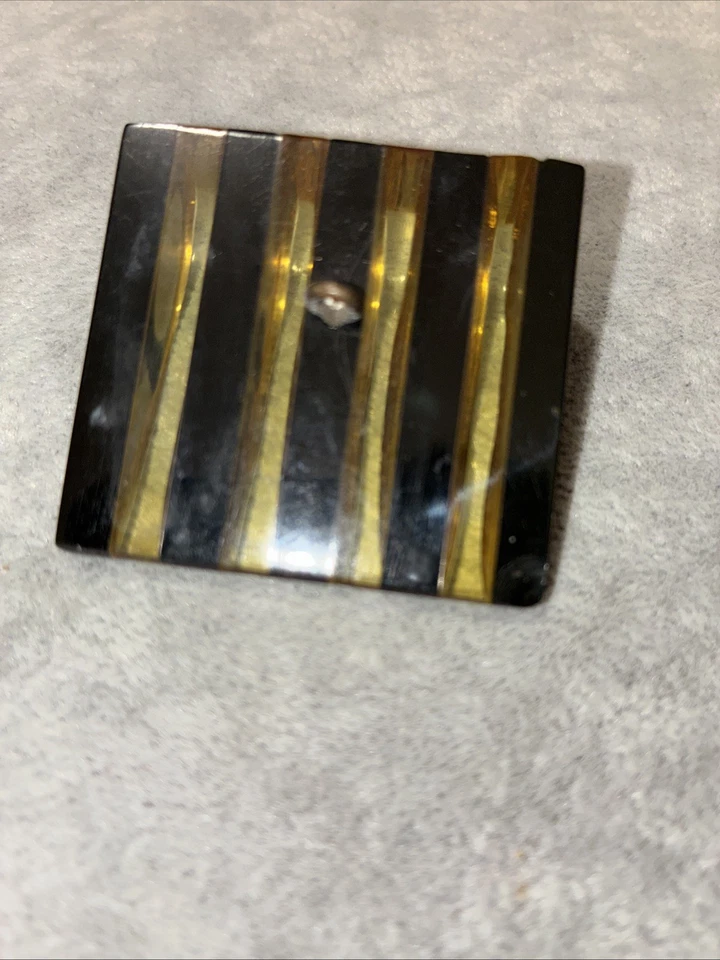 Botón de baquelita Art Deco vintage, triángulo acanalado a rayas de jugo negro y manzana Foto 3 de 4