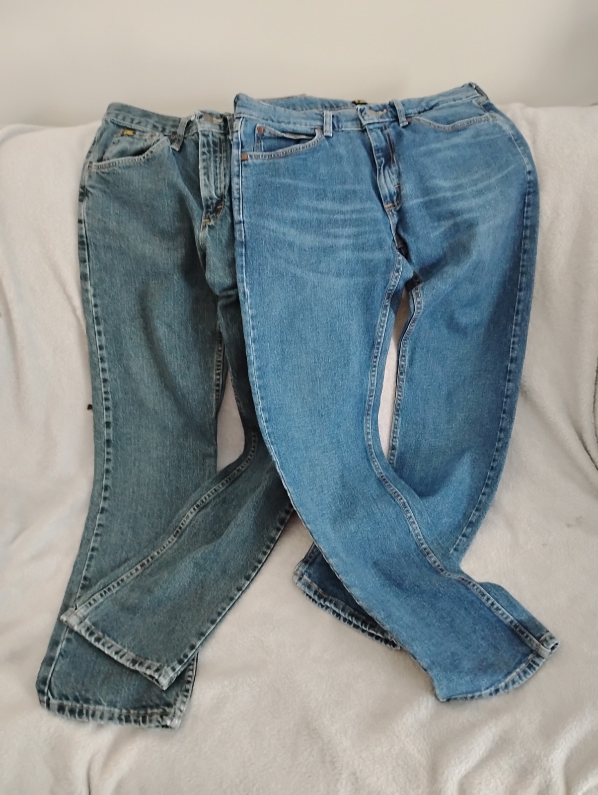 Two Pair LEE'S BLUE JEANS straight Leg  31X32 AN 32X32 great