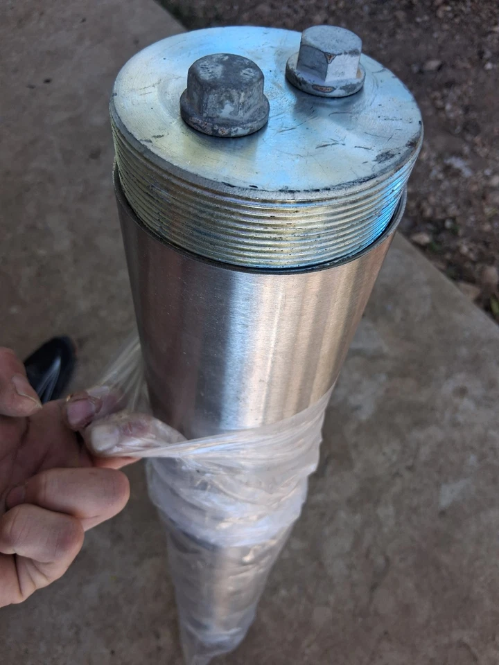 NEW POST GUARD SS40-32TB STAINLESS STEEL 4" D X 32" H CONCEALED BASE BOLLARD - Image 3 of 3