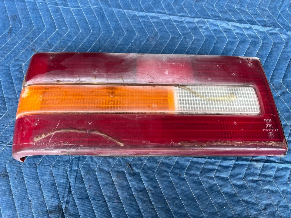 1989-1995 Volvo 740 940 Sedan Rear RH Right Tail Light Lamp Assembly OEM #3777EM - Image 4 of 4