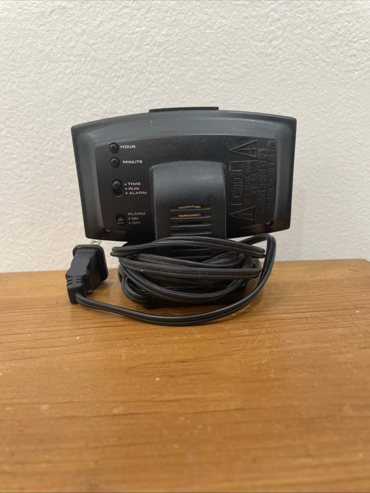 Sharp Model SPC106 Digital Alarm Clock (Large Blue Display) Works - Image 2 of 2