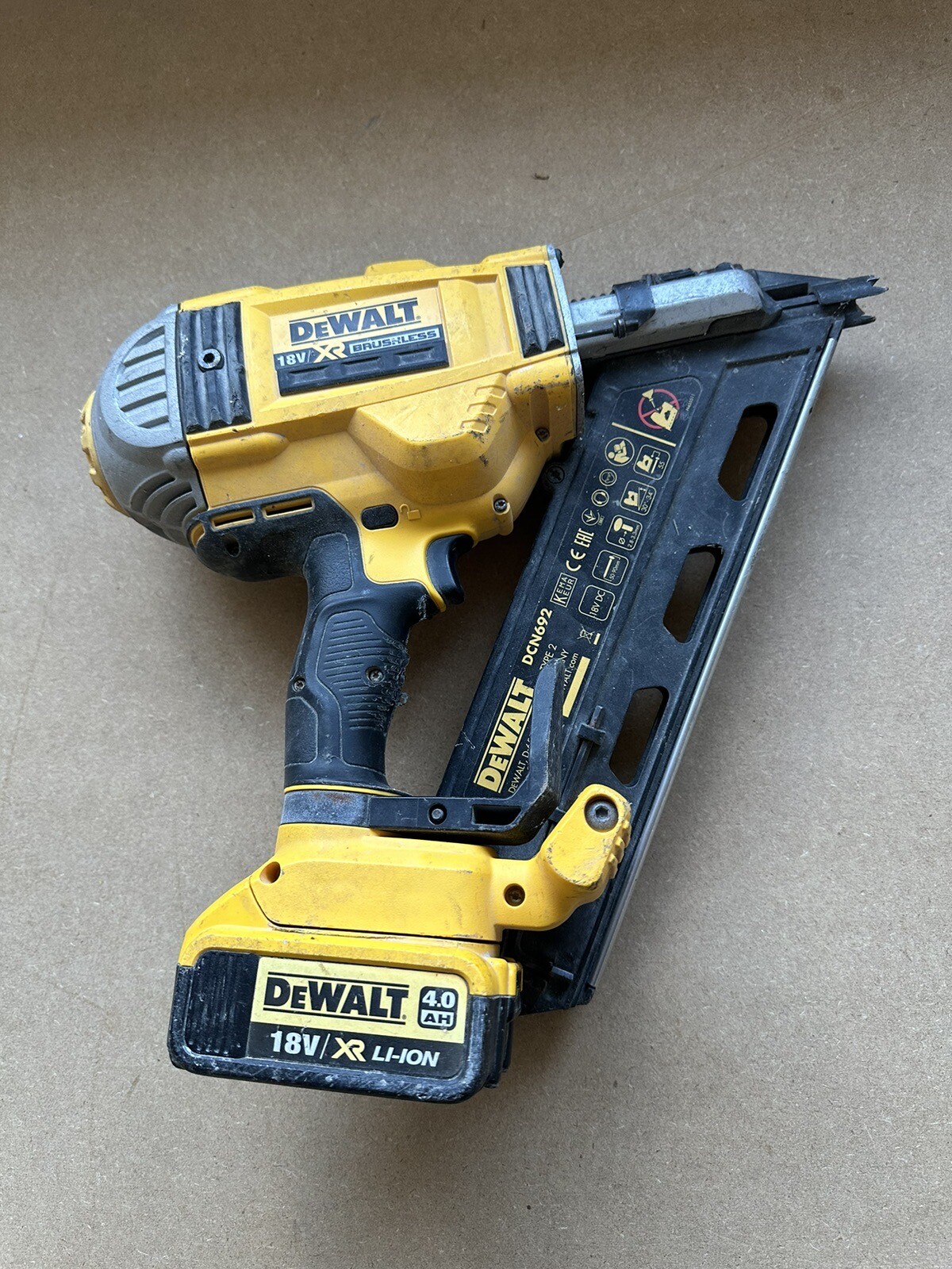 Dewalt nail gun 18v liion dcn692 1st fix with battery eBay