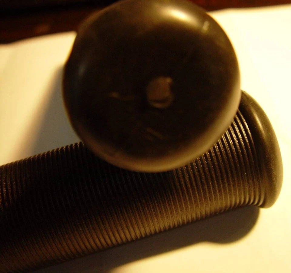 Empuñaduras de manillar BSA, Triumph, Norton, OIF, NEGRO escamas de metal, 7/8". Acanalado fino. Foto 3 de 4