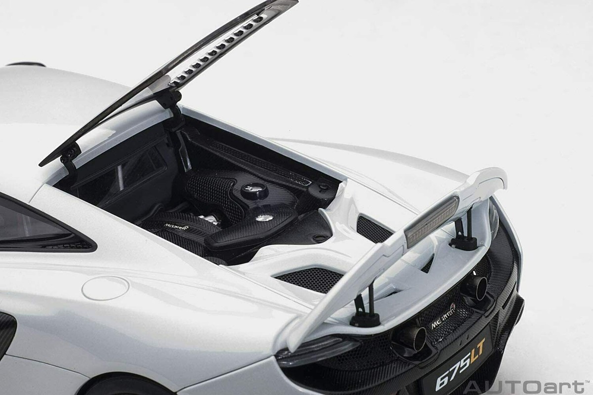 1/18 Mclaren 675Lt Silica White Full Open Composite Model