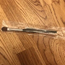 Younique Makeup Brush Powder/CONCEALER BRUSH NEW