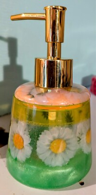 Handgefertigter Seifenspender, grün, orange, gelb mit Gänseblümchendetail