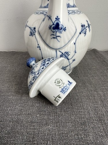 Royal Copenhagen Blue Fluted Half Lace Border Coffee Pot #519 - 1st Quality Mark - Picture 5 of 7