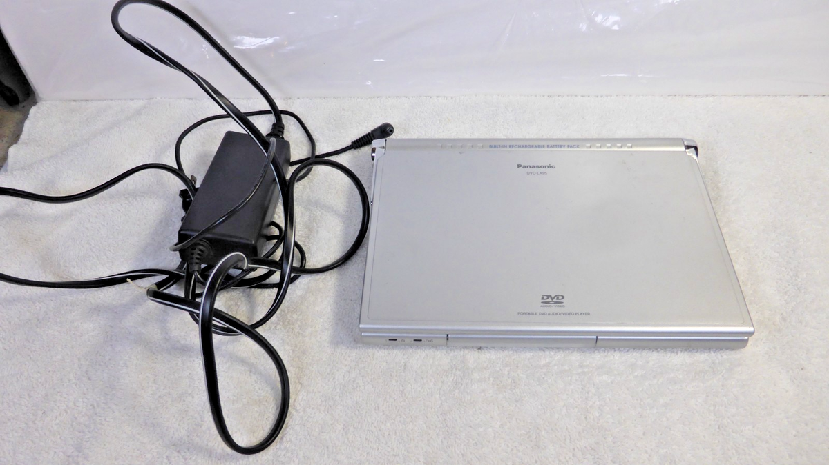 パナソニック　ポータブルDVDプレイヤー　DVD-LA95 Panasonic 9-in Portable DVD Player - Region 2 (DVD-LA95) | eBay