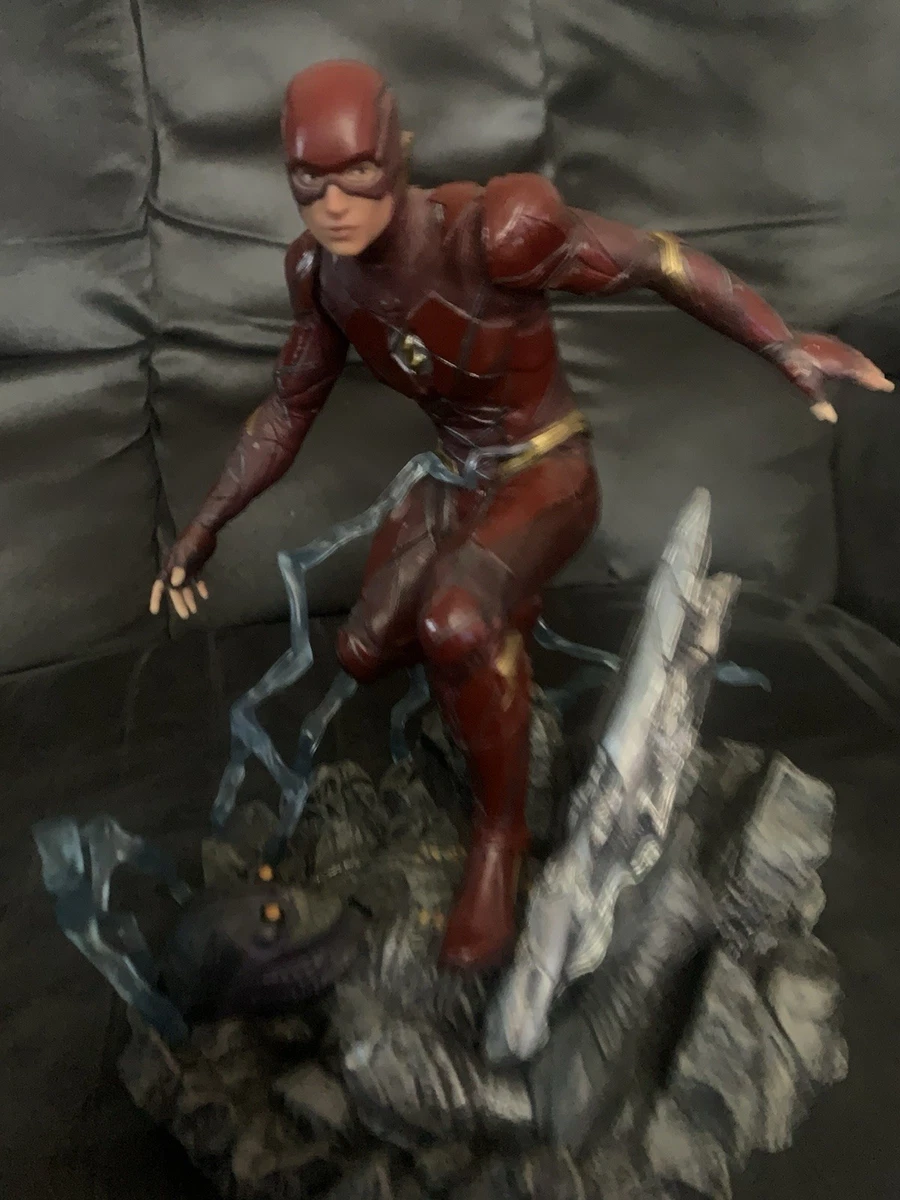 Diamond Select The Flash Comic Book & Manga Collectible Figurines