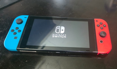 Nintendo Switch Console + Super Mario Odyssey + Dock + Original cables