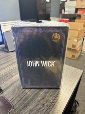 Mezco One: 12 - John Wick: Chapter 2: John Wick Action Figure Deluxe Edition New