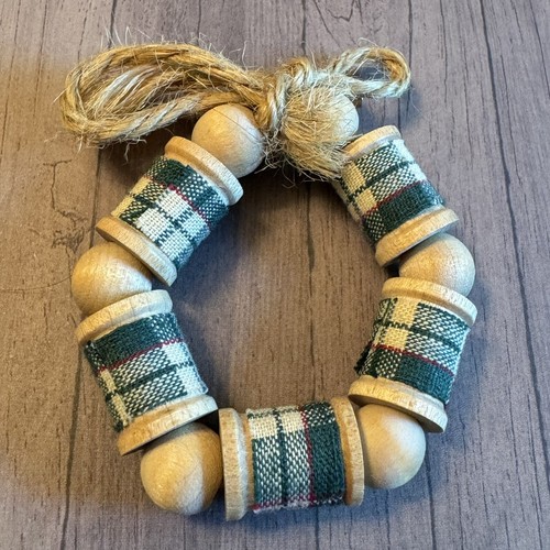 Vintage Handmade Rustic Wood Christmas Holiday Wreath Brooch Pin - Imagen 1 de 6