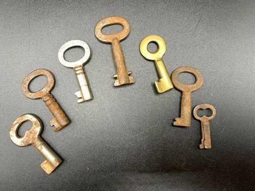 Antique lot of 7 skeleton keys steel iron brass around small mixed lot - Zdjęcie 1 z 10