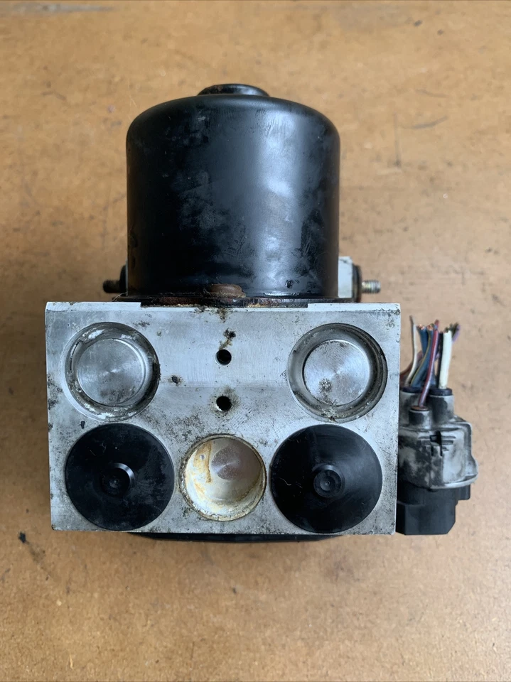 Lexus RX300 1999-2001 bomba ABS 3,0 L 44540-48010 sin modelos de control de tracción Foto 4 de 4