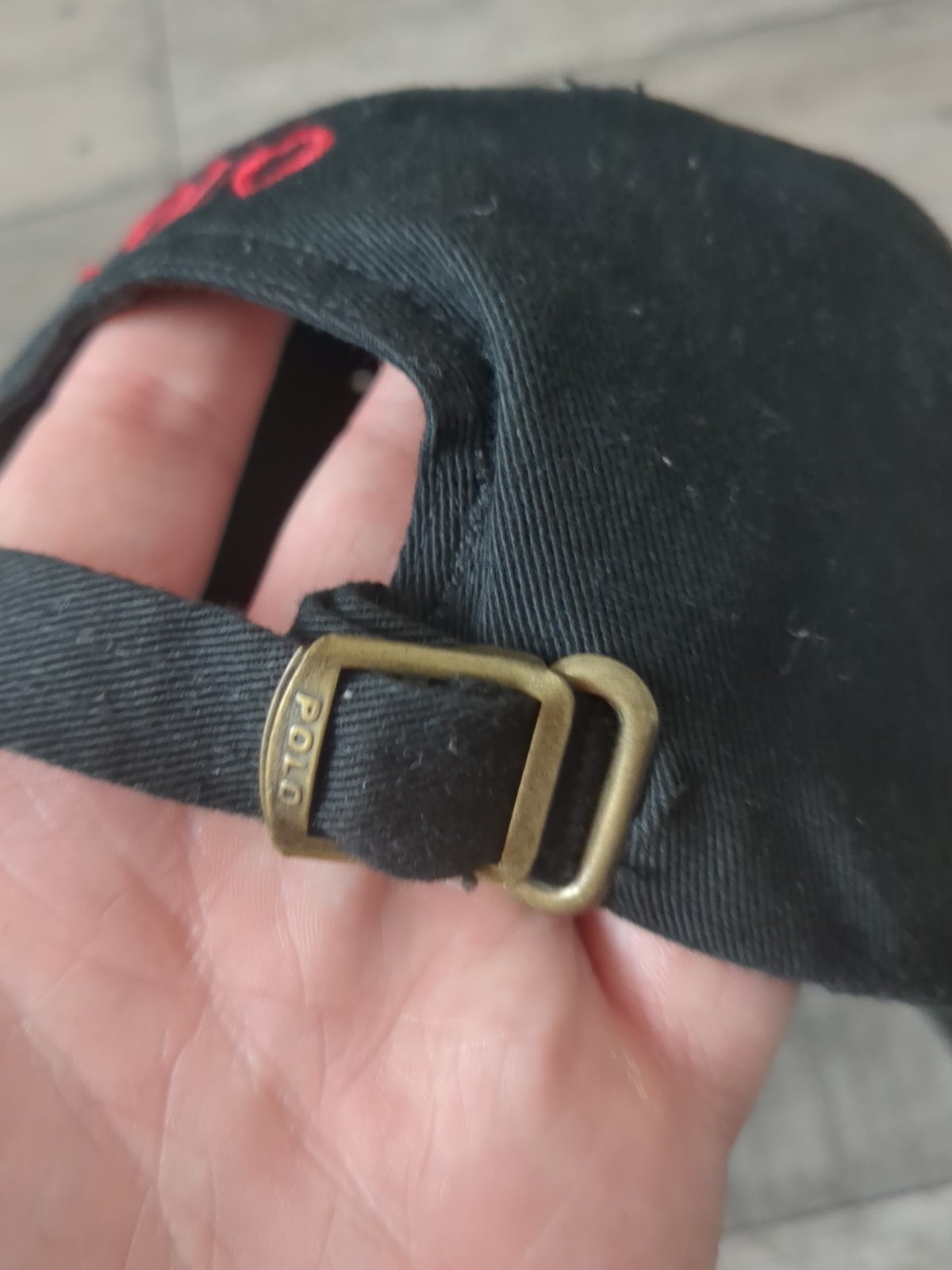 Berretto Ralph Lauren vintage nero con pony rosso regolabile unisex