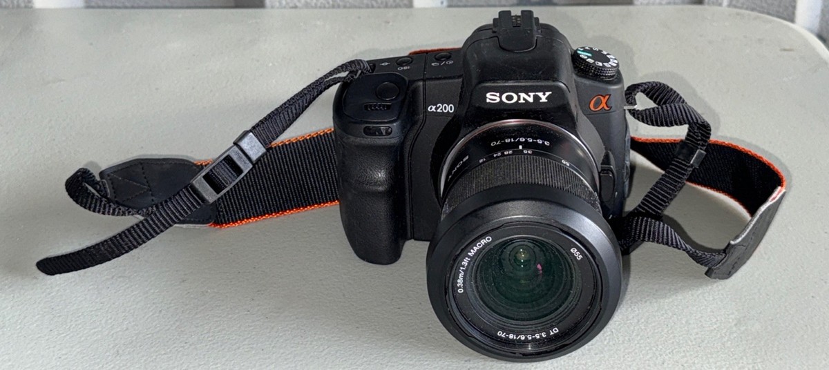 【美品】SONY デジタル一眼レフカメラ DSLR-A200 18-70mm Sony Alpha DSLR-A200 10.2MP Digital SLR Camera - Black (Kit