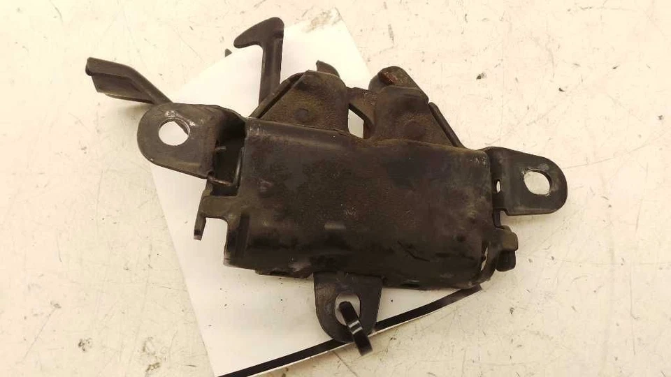  03 04 05 06 07 08 Cierre capó Toyota Corolla Foto 3 de 4