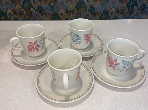 Set Of 4 Corning Ware Corelle Coffee/Tea Cups Mugs Floral Pattern Red Blue Green