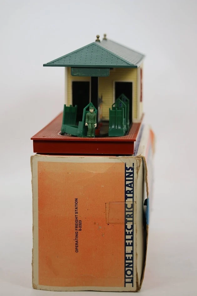 Lionel Postwar 356 Operating Freight Station w/ Box Tested Works Accessories - Image 2 of 4