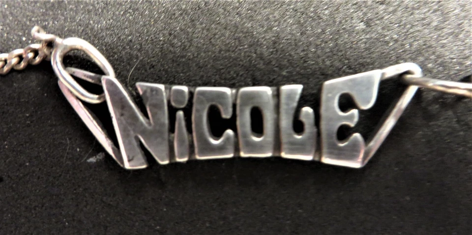 COLLIER RAS DE COU EN ARGENT POINCONNé PRENOM NICOLE - Photo 2/2