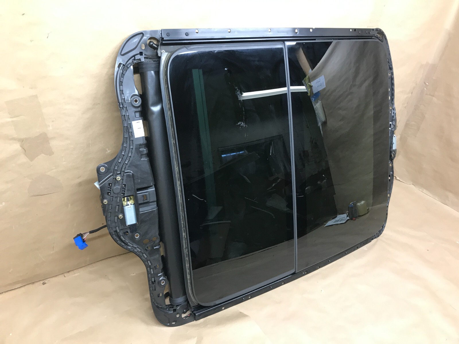 2017-2022 Maserati Levante M161 Panorama Sunroof Black OEM 670171954 Mint