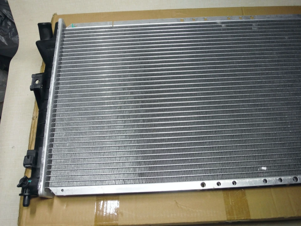 RADIADOR SUNBELT SBR2343 2000-2003 CHEVROLET IMPALA BUICK CENTURY 3,4 L 3,8 L NOB Foto 2 de 4