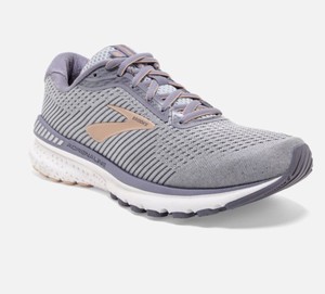 brooks tennis shoes locations