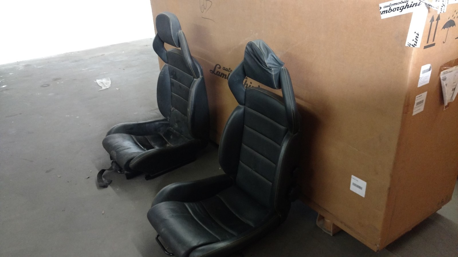 LAMBORGHINI MURCIELAGO OEM SEATS (DAMAGED)