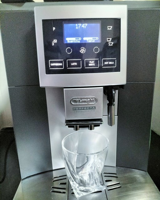 DeLonghi Perfecta ESAM 5600 8 Cups Coffee \u0026 Espresso Combo - Silver for  sale online | eBay