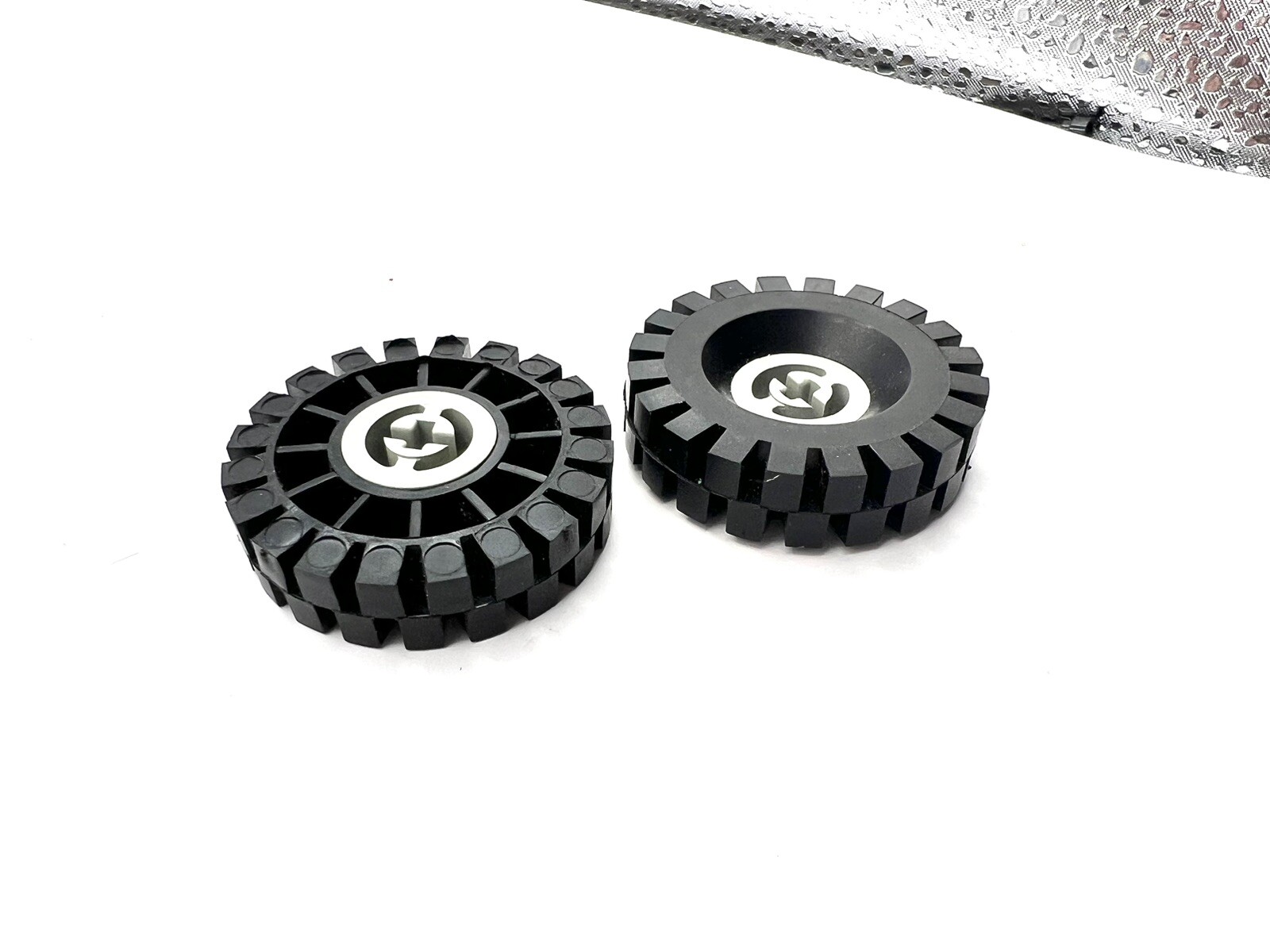 Lego Vintage WHEEL Split Axle Hole 17 x 43 -part 3482c03- BLACK 3634 ...