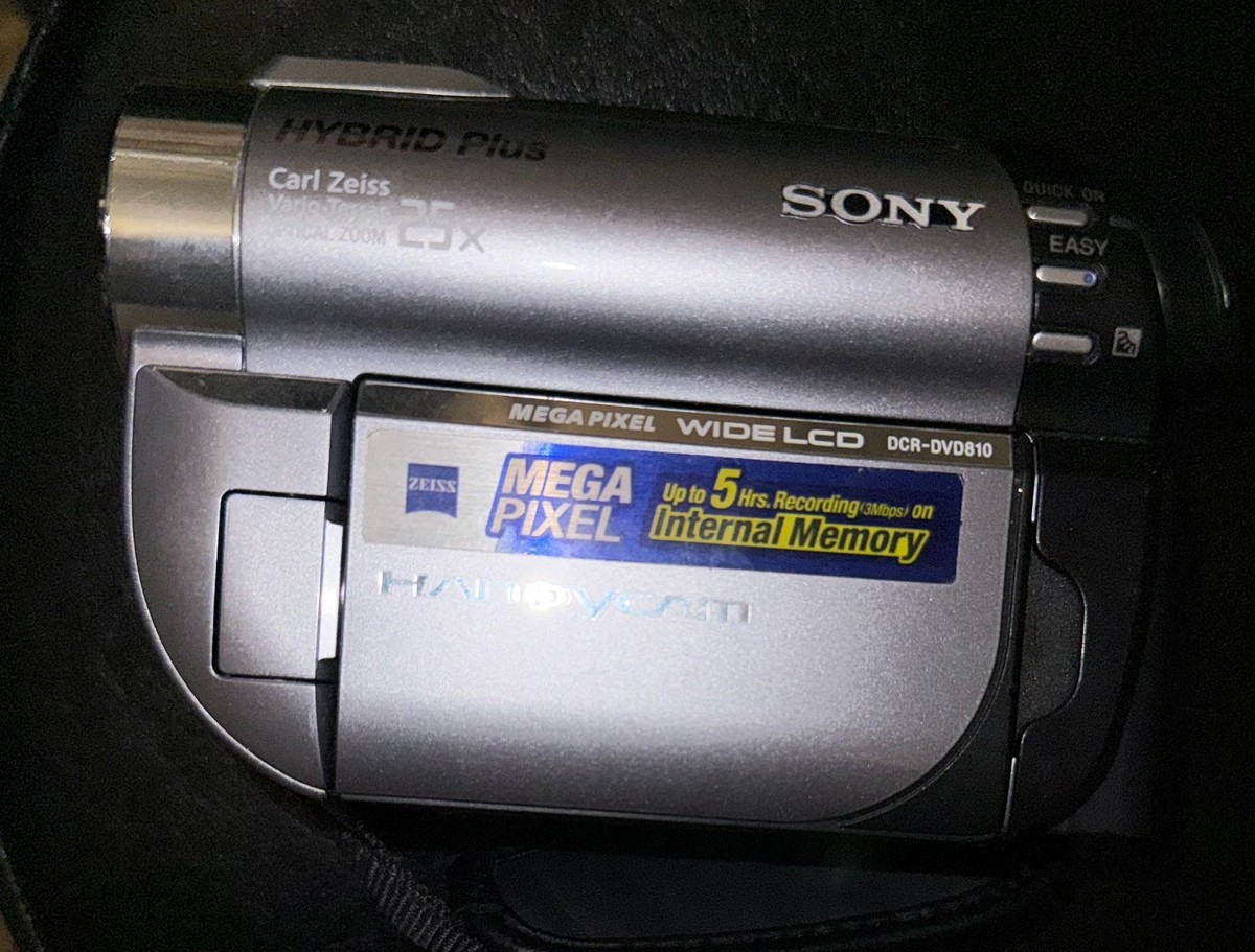 Sony DCR-DVD810 Silver 25x Zoom DVD Hybrid Plus Handycam Camcorder