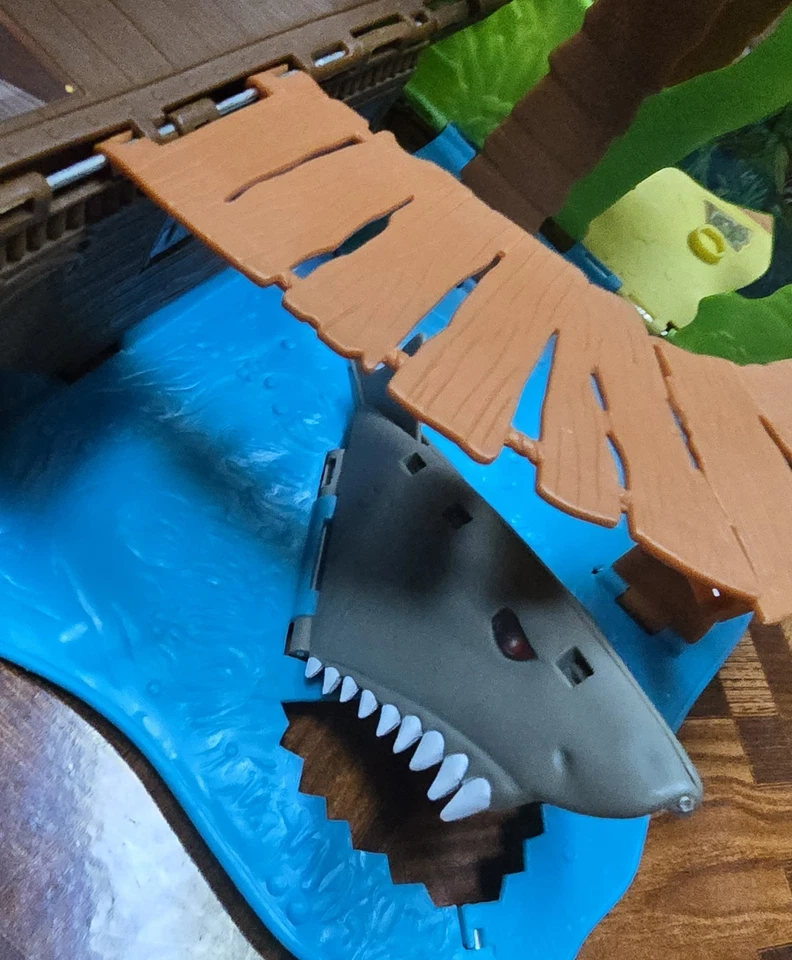 19" Matchbox 360 Pirate Ship Pop-Up Fold Out Play & Go Set 2006 Mattel Toy Case  - Image 3 of 4