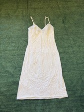 Vintage Vanity Fair women's Nightgown Lingerie white size 32 Sleepwear Fairytale