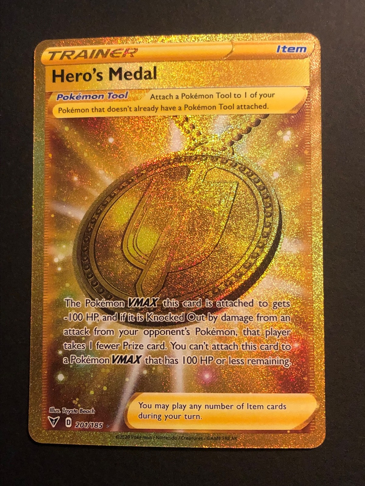 Hero's Medal - 201/185 - Secret Rare Sword & Shield: Vivid Voltage Pokemon NM