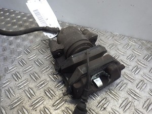 Bremssattel vorne links VW Polo IV (9N) 1.4 FSI 63kW 86PS  AXU
