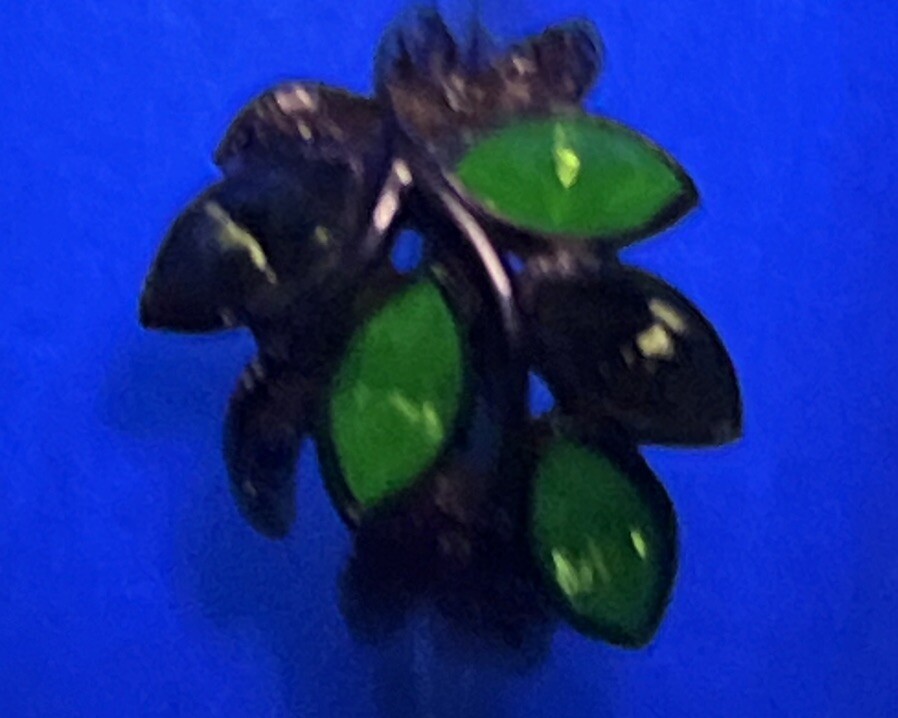 Avon Leaf Lights Ring Size Small Adjustable. Gold… - image 1